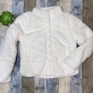 New Faux Fur Fully Lined Jacket with Front Pockets - Beautiful - Size Small